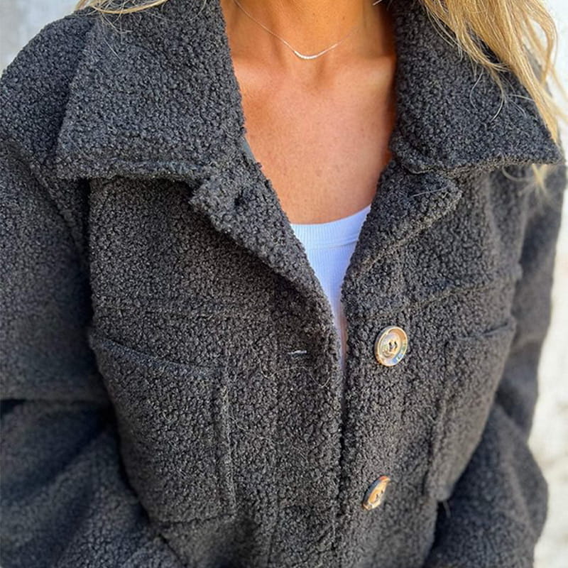 Léviane™ | Veste en sherpa à boutons
